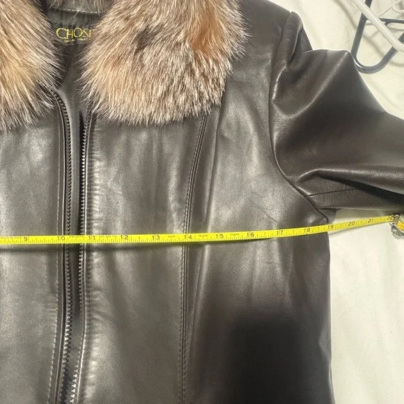 Chic Brown Leather Coat with Fur Collar - Picture 5 of 7